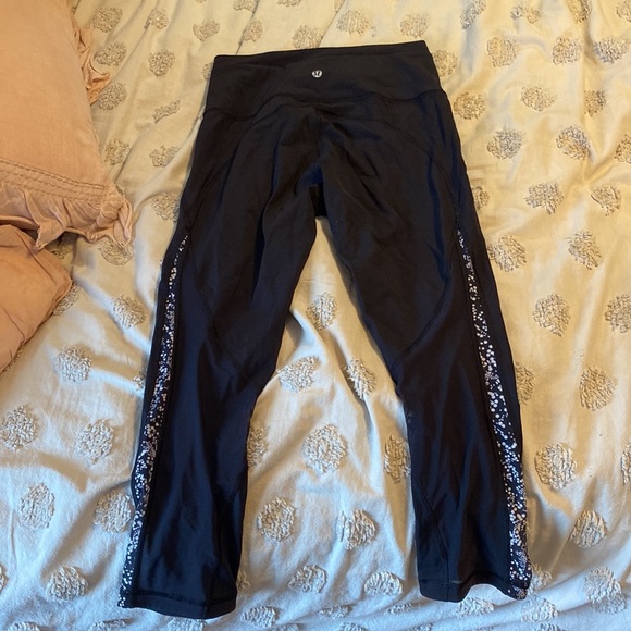 black wunder under leggings with white detailing - Picture 2 of 2